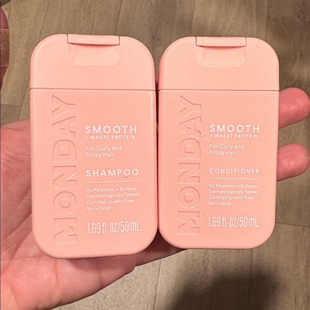 ✨FREE WITH $50 PURCHASE ✨ - Picture 3 of 4